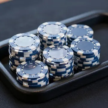 打破瓶颈：德州扑克锦标赛中期发展的三大核心战略